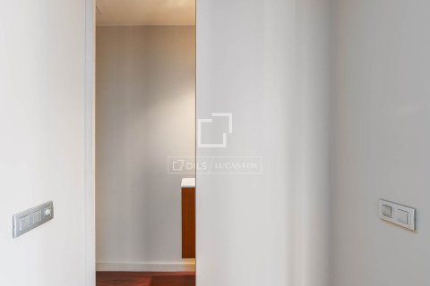 Apartamento de 3 dormitorios en venta en Barcelona, Cataluña, Spain № 4068 - foto 20