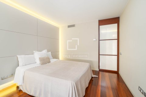 Apartamento de 3 dormitorios en venta en Barcelona, Cataluña, Spain № 4068 - foto 25