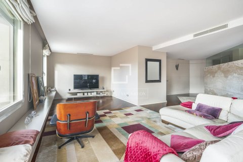 Apartamento de 3 dormitorios en venta en Barcelona, Cataluña, Spain № 4068 - foto 6