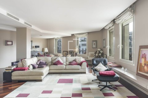 Apartamento de 3 dormitorios en venta en Barcelona, Cataluña, Spain № 4068 - foto 11