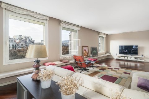 Apartamento de 3 dormitorios en venta en Barcelona, Cataluña, Spain № 4068 - foto 5