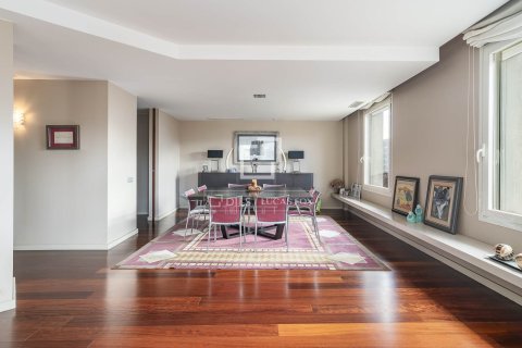 Apartamento de 3 dormitorios en venta en Barcelona, Cataluña, Spain № 4068 - foto 12