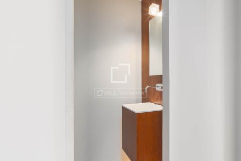 Apartamento de 3 dormitorios en venta en Barcelona, Cataluña, Spain № 4068 - foto 19