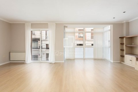 Apartamento de 4 dormitorios en venta en Barcelona, Cataluña, Spain № 4072 - foto 6