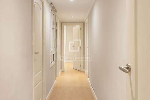 Apartamento de 4 dormitorios en venta en Barcelona, Cataluña, Spain № 4072 - foto 30