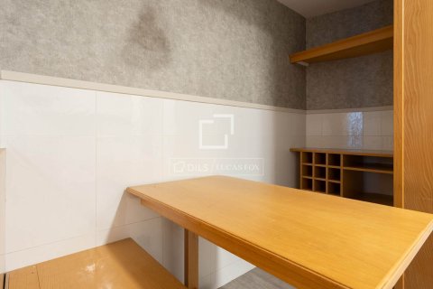 Apartamento de 4 dormitorios en venta en Barcelona, Cataluña, Spain № 4072 - foto 18