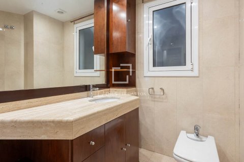 Apartamento de 4 dormitorios en venta en Barcelona, Cataluña, Spain № 4072 - foto 26