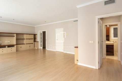 Apartamento de 4 dormitorios en venta en Barcelona, Cataluña, Spain № 4072 - foto 9