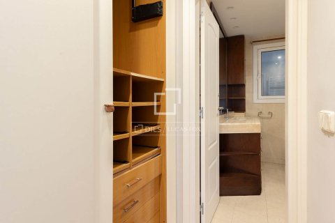 Apartamento de 4 dormitorios en venta en Barcelona, Cataluña, Spain № 4072 - foto 29