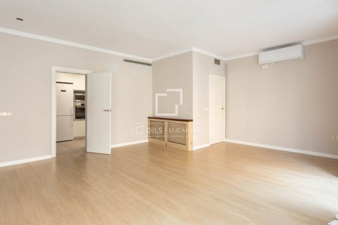 Apartamento de 4 dormitorios en venta en Barcelona, Cataluña, Spain № 4072 - foto 8