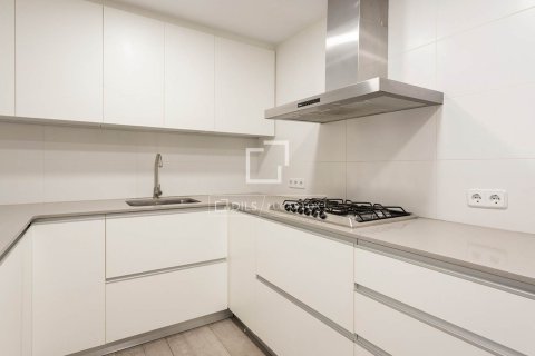 Apartamento de 4 dormitorios en venta en Barcelona, Cataluña, Spain № 4072 - foto 17