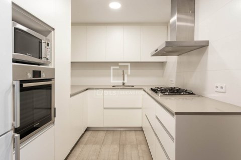 Apartamento de 4 dormitorios en venta en Barcelona, Cataluña, Spain № 4072 - foto 13