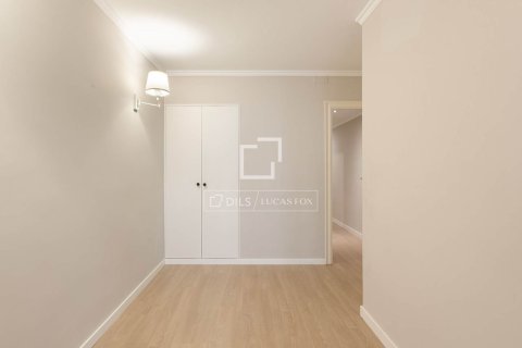 Apartamento de 4 dormitorios en venta en Barcelona, Cataluña, Spain № 4072 - foto 11