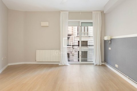Apartamento de 4 dormitorios en venta en Barcelona, Cataluña, Spain № 4072 - foto 19