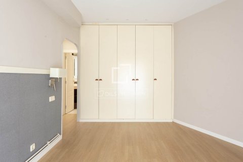 Apartamento de 4 dormitorios en venta en Barcelona, Cataluña, Spain № 4072 - foto 23