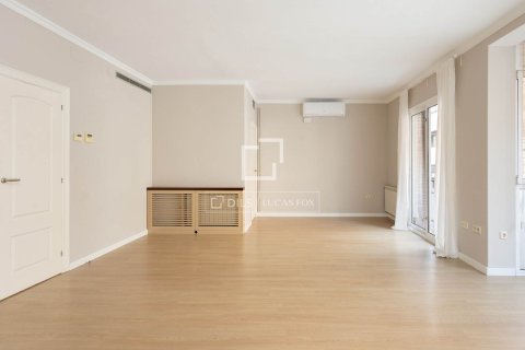 Apartamento de 4 dormitorios en venta en Barcelona, Cataluña, Spain № 4072 - foto 4