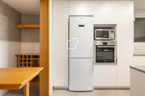 Apartamento de 4 dormitorios en venta en Barcelona, Cataluña, Spain № 4072 - foto 16