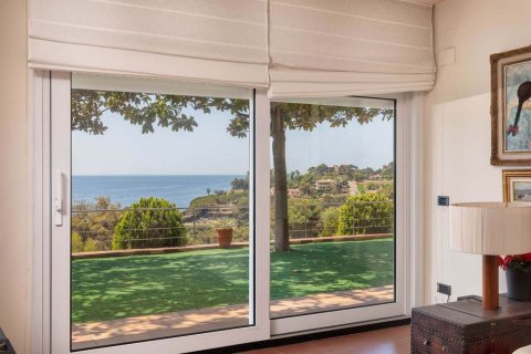 Купить дом в Бланес, Испания с 7 комнат, 428м², № 6192 - фото 19