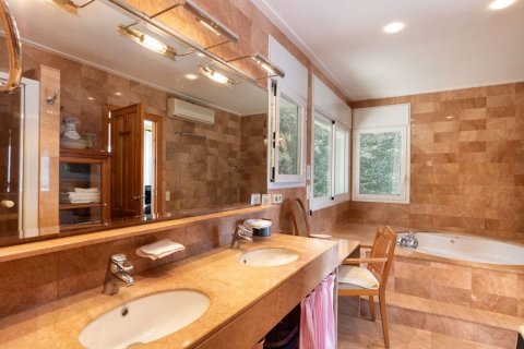 Купить дом в Бланес, Испания с 6 комнат, 350м², № 6193 - фото 25