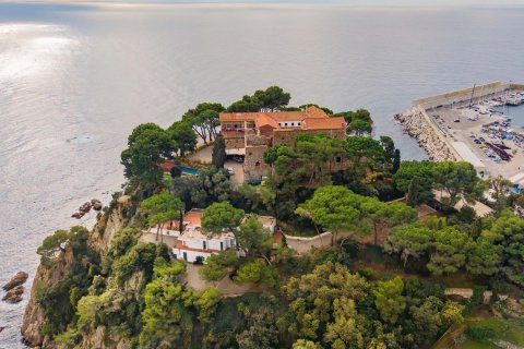 Купить дом в Бланес, Испания с 6 комнат, 295м², № 6194 - фото 3