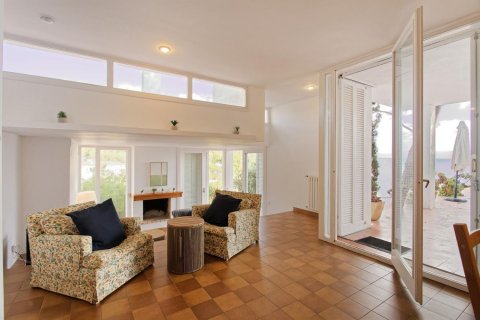 Купить дом в Бланес, Испания с 6 комнат, 295м², № 6194 - фото 9