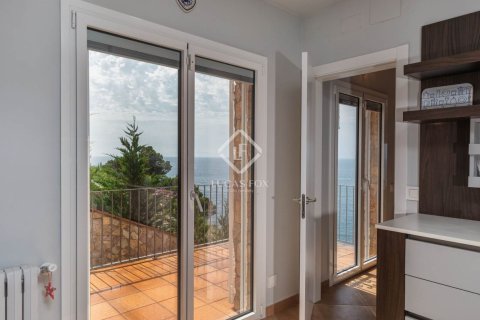 Купить виллу в Льорет-де-Мар, Испания с 5 спален, 284м², № 2756 - фото 4