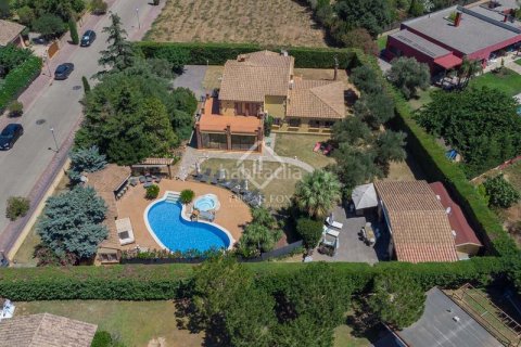 Купить дом в Пералада, Испания с 5 спален, 423м², № 2758 - фото 4