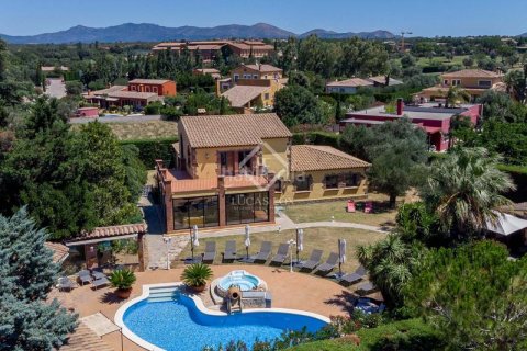 Купить дом в Пералада, Испания с 5 спален, 423м², № 2758 - фото 3