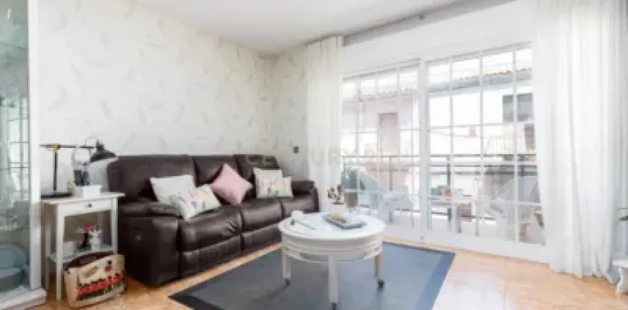 Сasa de 5 dormitorios en venta en La Llagosta, Barcelona, Cataluña, Spain № 2288