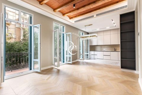 Квартира с 3 спальнями в Эшампле, Барселона, Каталония, Испания № 2648