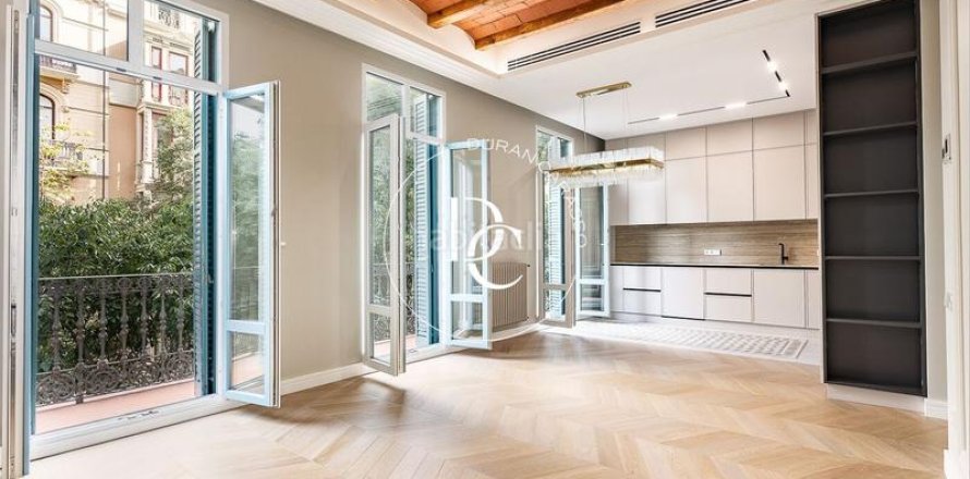 Квартира с 3 спальнями в Эшампле, Барселона, Каталония, Испания № 2648