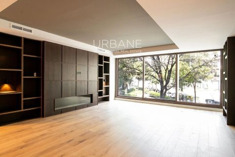 Коммерческая недвижимость с 3 спальнями в Барселоне, Каталония, Испания № 2651