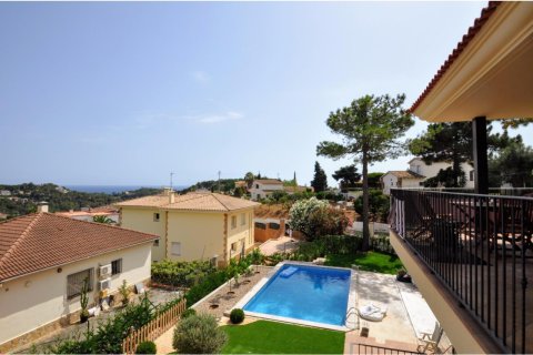 Купить дом в Льорет-де-Мар, Испания с 9 комнат, № 1362 - фото 2