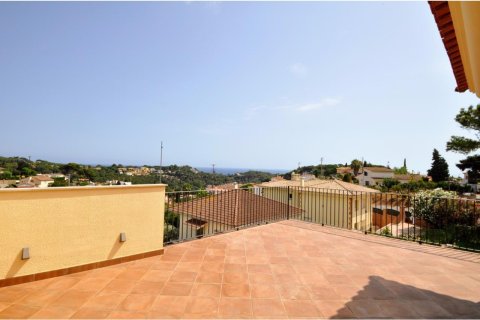 Купить дом в Льорет-де-Мар, Испания с 9 комнат, № 1362 - фото 3