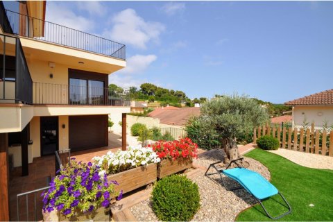 Купить дом в Льорет-де-Мар, Испания с 9 комнат, № 1362 - фото 11