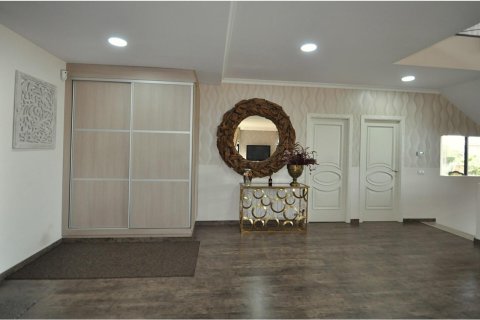 Сasa de 5 dormitorios en venta en Lloret de Mar, Gerona, Cataluña, Spain № 1361 - foto 10