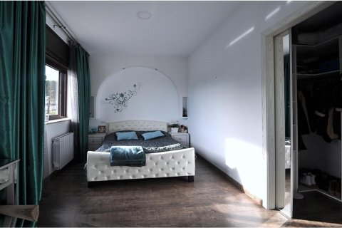 Сasa de 5 dormitorios en venta en Lloret de Mar, Gerona, Cataluña, Spain № 1361 - foto 20