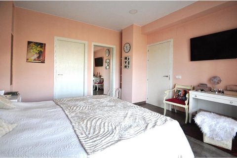 Сasa de 5 dormitorios en venta en Lloret de Mar, Gerona, Cataluña, Spain № 1361 - foto 26