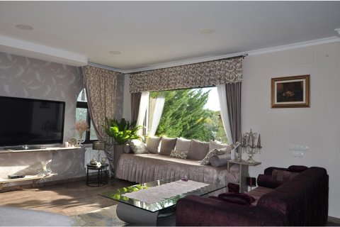 Сasa de 5 dormitorios en venta en Lloret de Mar, Gerona, Cataluña, Spain № 1361 - foto 6