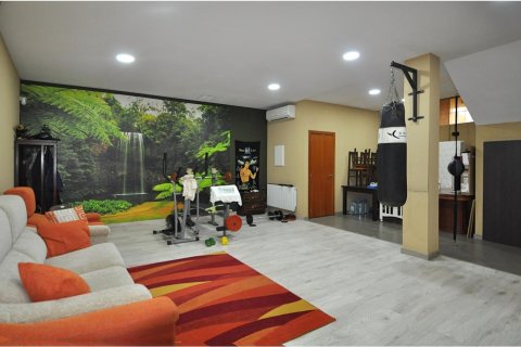 Сasa de 5 dormitorios en venta en Lloret de Mar, Gerona, Cataluña, Spain № 1361 - foto 30