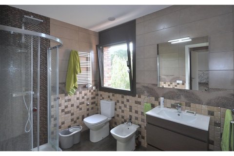 Сasa de 5 dormitorios en venta en Lloret de Mar, Gerona, Cataluña, Spain № 1361 - foto 18