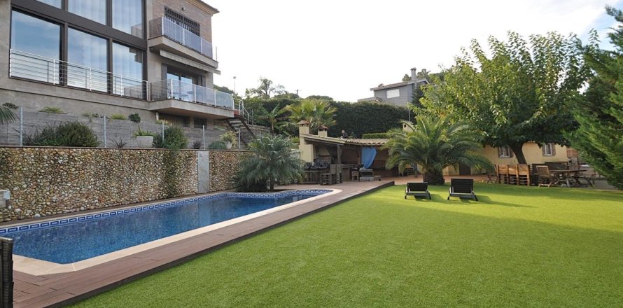 Сasa de 5 dormitorios en venta en Lloret de Mar, Gerona, Cataluña, Spain № 1361