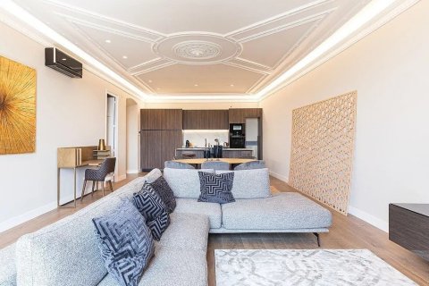 Apartamento de 2 dormitorios en venta en Barcelona, Cataluña, Spain № 1364 - foto 3