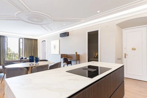 Apartamento de 2 dormitorios en venta en Barcelona, Cataluña, Spain № 1364 - foto 13