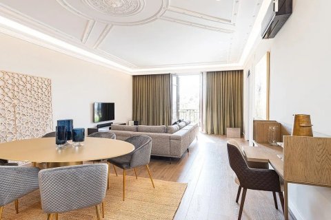 Apartamento de 2 dormitorios en venta en Barcelona, Cataluña, Spain № 1364 - foto 2