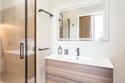 Apartamento de 2 dormitorios en venta en Barcelona, Cataluña, Spain № 1364 - foto 26