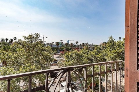 Apartamento de 2 dormitorios en venta en Barcelona, Cataluña, Spain № 1364 - foto 16