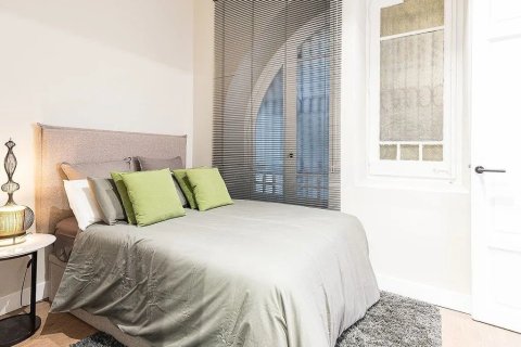 Apartamento de 2 dormitorios en venta en Barcelona, Cataluña, Spain № 1364 - foto 22