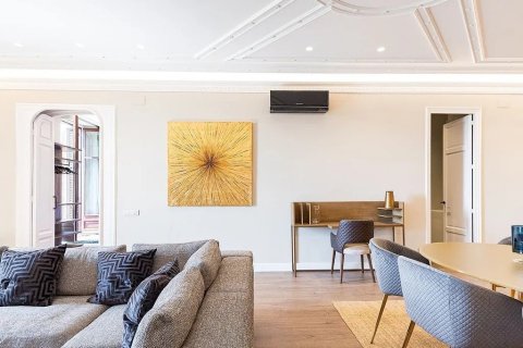 Apartamento de 2 dormitorios en venta en Barcelona, Cataluña, Spain № 1364 - foto 8