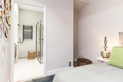 Apartamento de 2 dormitorios en venta en Barcelona, Cataluña, Spain № 1364 - foto 24